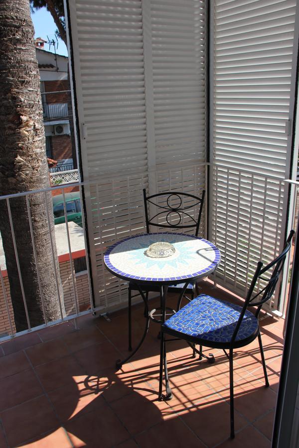 Apartamentos Caru Castelldefels Exteriör bild