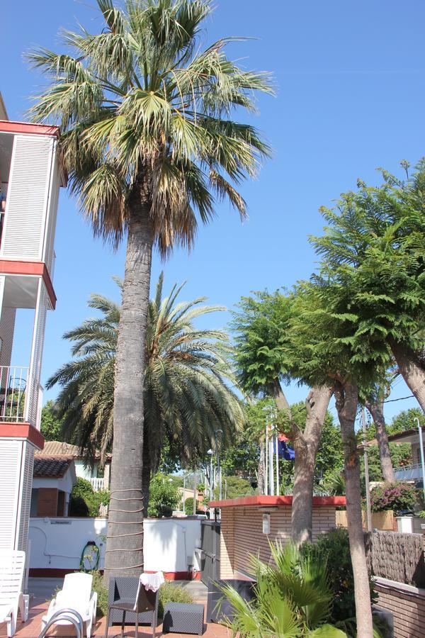 Apartamentos Caru Castelldefels Exteriör bild